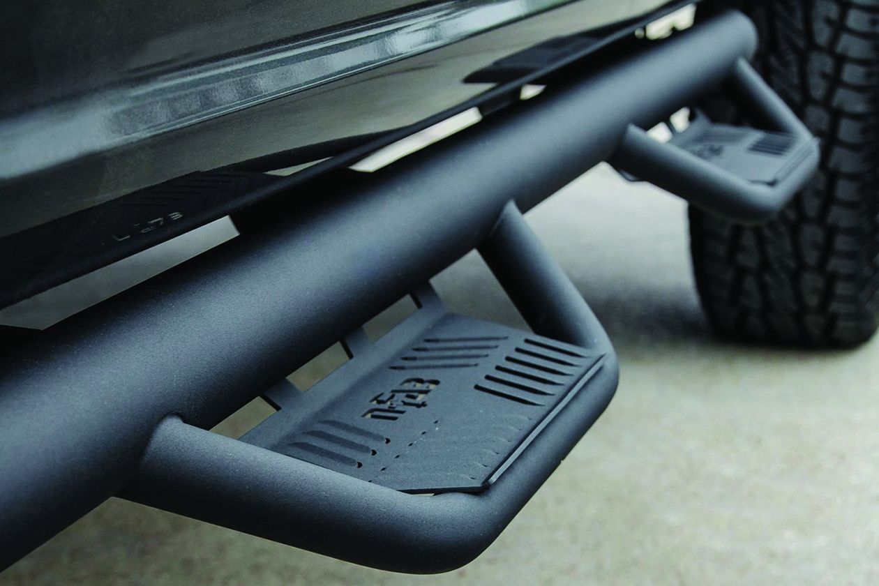 N-Fab® • HPC1980CC-TX • Podium LG • Side Steps • Chevrolet Silverado 1500 LTD 2022