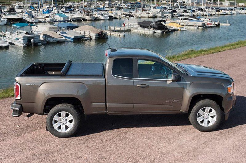 Truxedo® • 564001 • Lo Pro QT® • Soft Roll Up Tonneau Cover • Toyota Tundra 22 5'7" with Deck Rail System