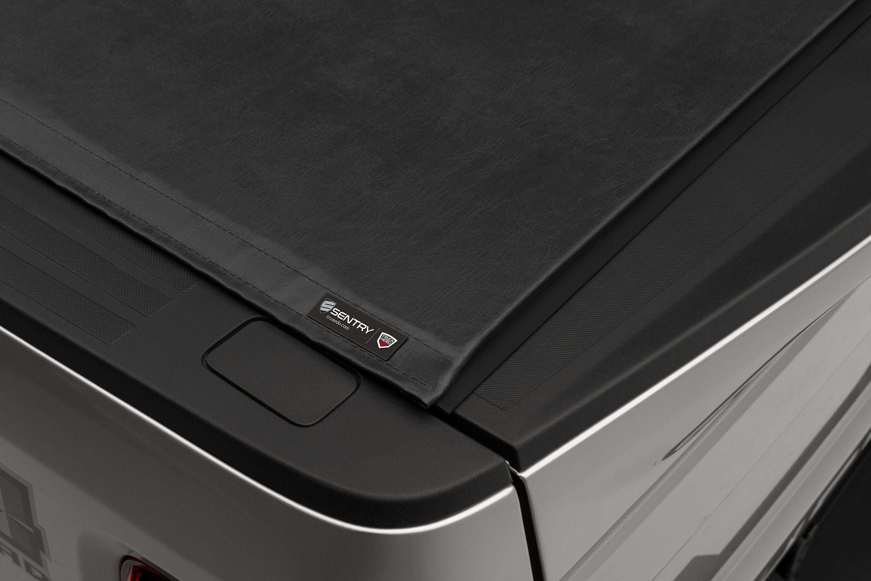 Truxedo® • 1579101 • Sentry® • Hard Roll Up Tonneau Cover • Ford F-250 Super Duty 17-22